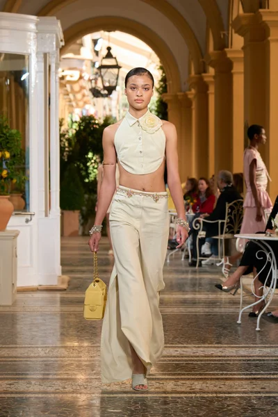 Look 44